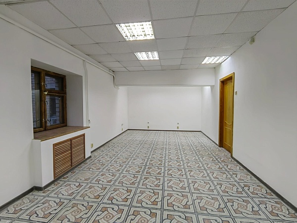 Помещение свободного назначения 48 кв.м., б-р Петрковский 24