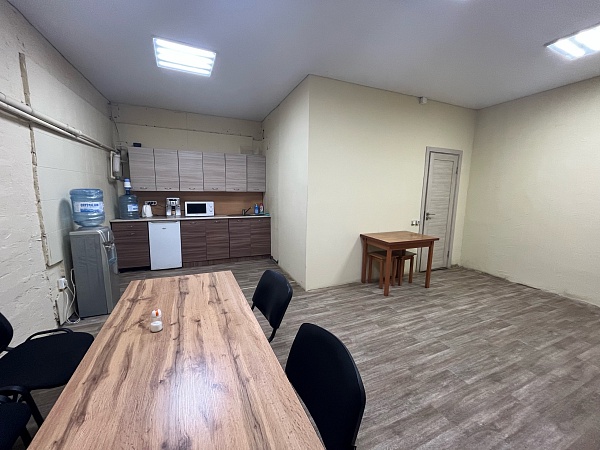 Помещение свободного назначения 408,8 кв.м., ул. Димитрова 34