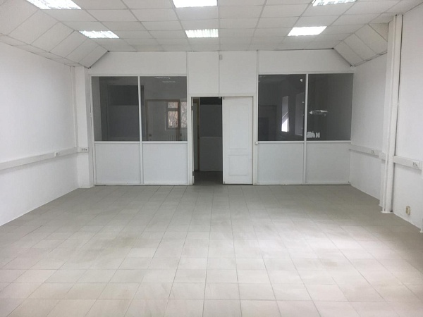 Помещение свободного назначения 125,5 кв.м., бульвар Петрковский 24 Помещение свободного назначения 125,5 кв.м., бульвар Петрковский 24