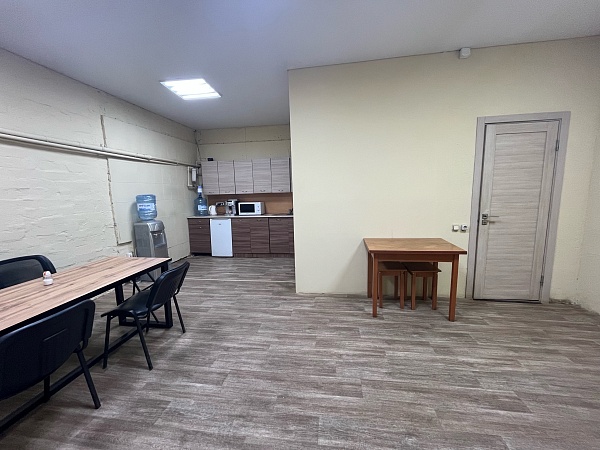 Помещение свободного назначения 811 кв.м., ул. Димитрова 34