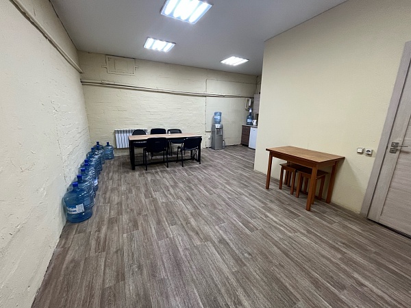 Помещение свободного назначения 811 кв.м., ул. Димитрова 34