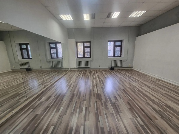 Аренда Помещение свободного назначения 45,47 кв.м., б-р Петрковский 24 (Пт.Бл.1.01.1)